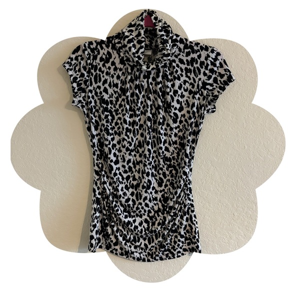 New York & Company Tops - New York & Company Stretch Turtleneck Blouse Keyhole Front Printed